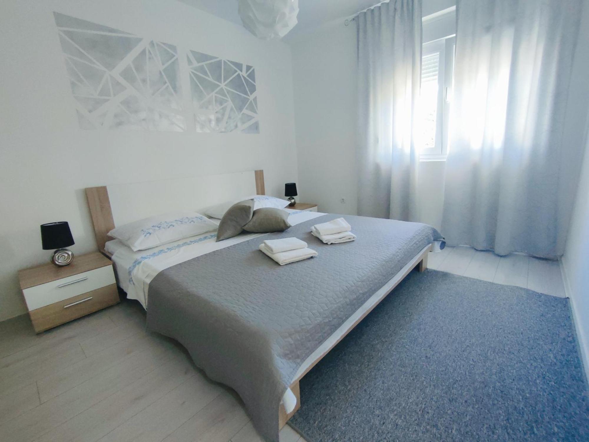 Garden Apartman Sutomiscica Kültér fotó