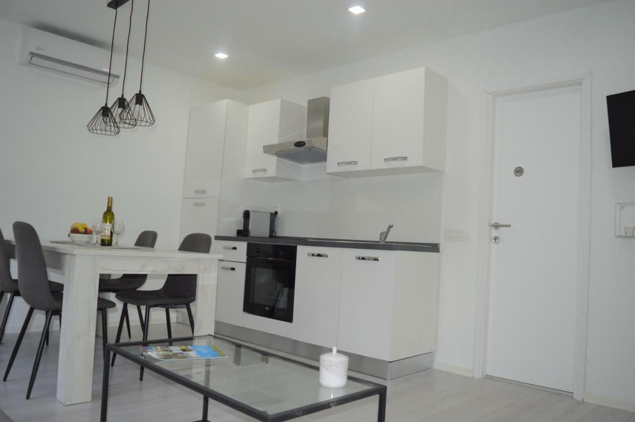 Garden Apartman Sutomiscica Kültér fotó